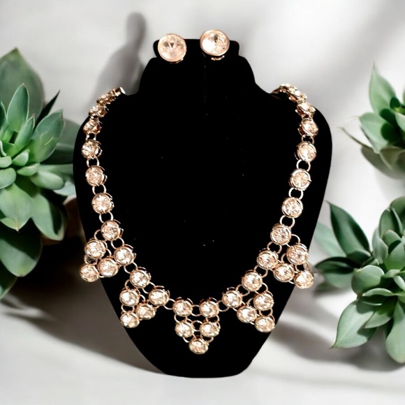 ✨ Crystal Encased Necklace & Stud Earring Set ✨ - Picture 6 of 16